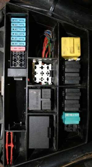1100gs_fusebox.jpg